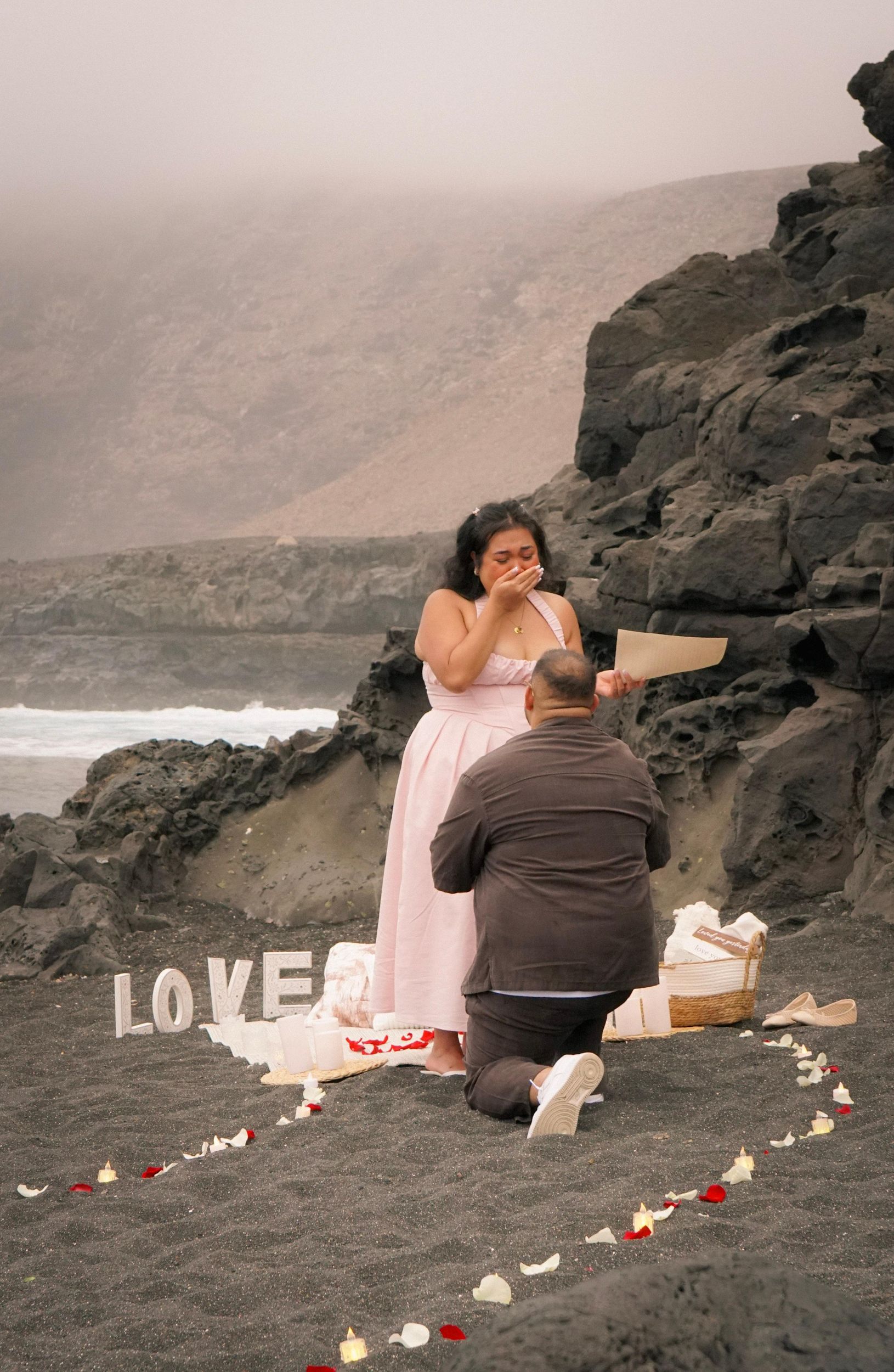 Privater Heiratsantrag mit Dekoration und Fotos auf Lanzarote