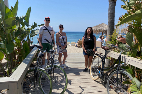 Fietsavontuur aan het strand: Athene Tour met zwemstop