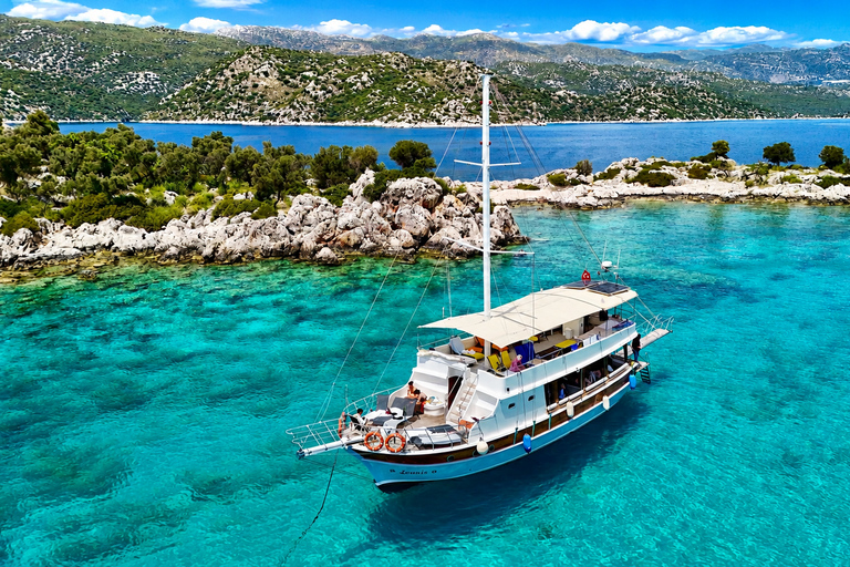 From Kaş: Kekova Boat Tour with Lunch and Swimming Stops