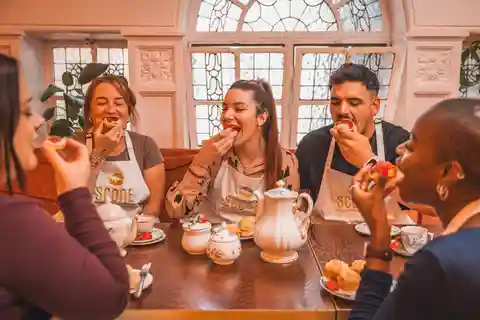 London: Afternoon tea