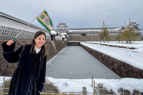 Discover Kanazawa: Market, Castle & Garden walk with a Local