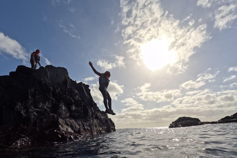 Azores Coasteering – Caloura l S. MiguelAzoren Coasteering – Caloura l S. Miguel