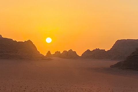 Jeep Tour zu den legendären Drehorten von Wadi RumHalber Tag &amp; Tee bei Sonnenuntergang