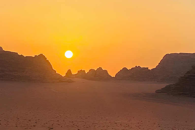 Excursion en jeep sur les lieux de tournage emblématiques du Wadi RumDemi-journée et thé au coucher du soleil