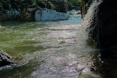 Medellín: Guatapé and Medellín City Door-to-Door Transfer Door-to-door transfer from Medellín to Guatapé.