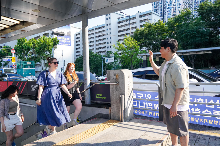 Han's River Picnic in Center of Seoul