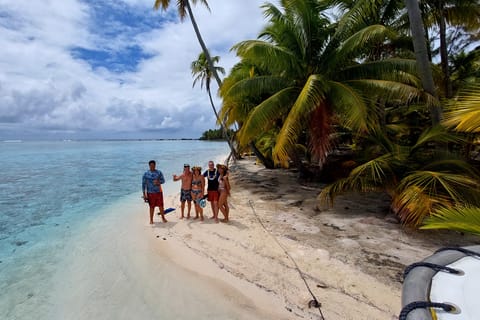 Raiatea et Taha'a : sortie en bateau d'une journée ou d'une demi-journée autour des îles avec déjeuner