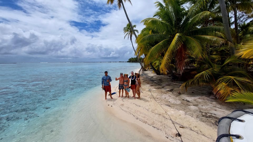 Raiatea et Taha'a : sortie en bateau d'une journée ou d'une demi-journée autour des îles avec déjeuner