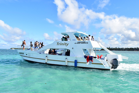 Bateau de fête à Punta Cana : Open Bar, plongée en apnée, divertissement