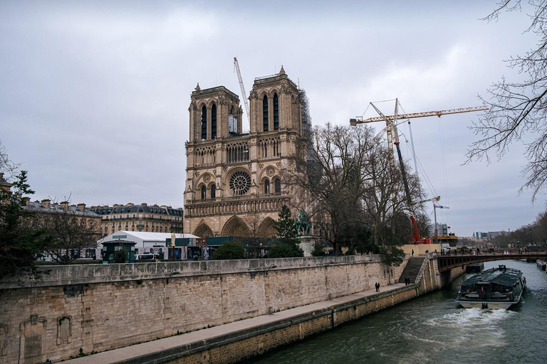 Paris: Sainte-Chapelle, Conciergerie, Notre Dame Guided Tour Small-Group Tour in English