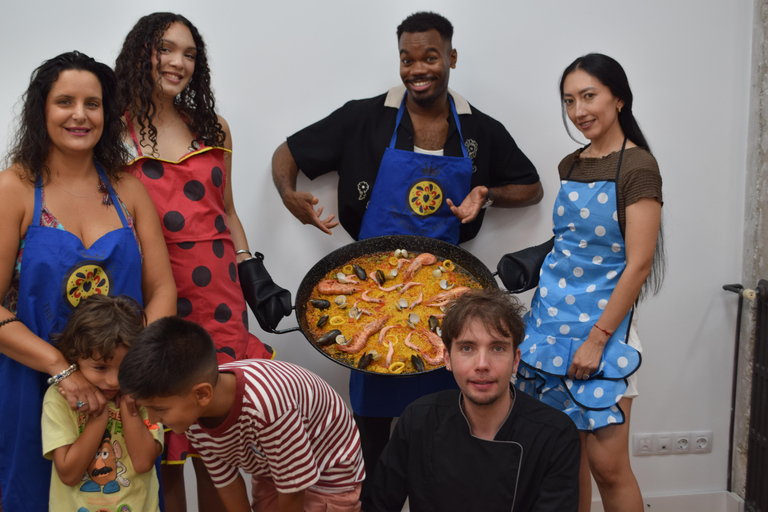 Madrid: Seafood Paella Masterclass Near Sol with Drinks Included