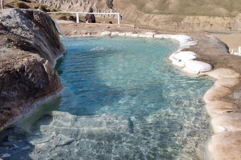 Santiago: Cajón del Maipo and Termas Colinas with Premium Picnic
