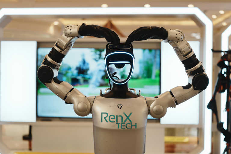 上海：最新日常科技，包括机器人、电动汽车和无人机标准套餐（含无人机送货体验）