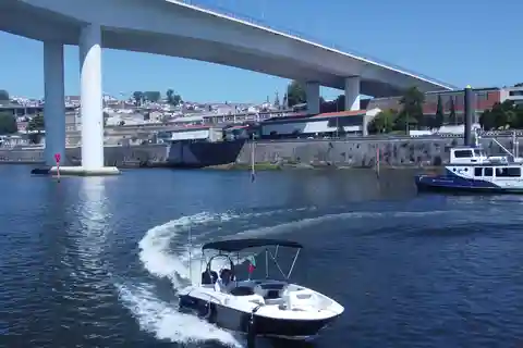 Porto: Douro River Boat Cruise with Port Wine