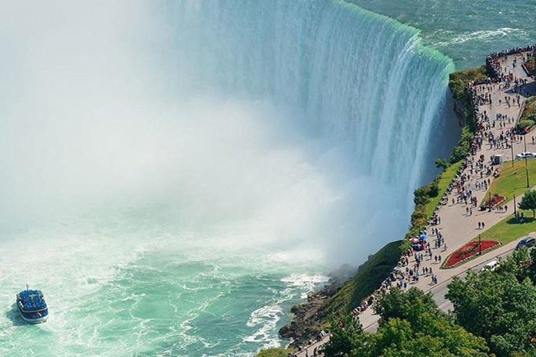 Visite des chutes du Niagara au départ des chutes du Niagara, CanadaExcursion aux chutes du Niagara avec bateau, voyage, Skylon et déjeuner