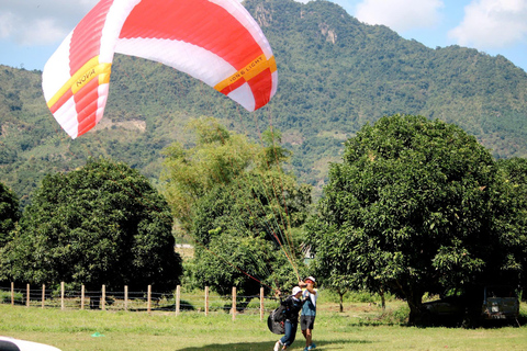 Ha Noi: Esperienza di parapendio sulla collina di Doi Bu