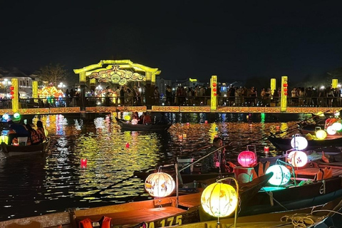 Visite de la ville de Hoi An - tour en bateau et lâcher de lanternes de fleursPartager la visite : Prise en charge à Da Nang