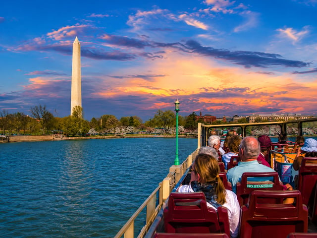 DC: Sightseeing Sunset Tour by Open-top Bus with Live Guide