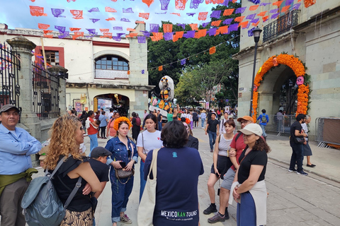 Oaxaca: Day of the Dead Evening Walking Tour with Dinner