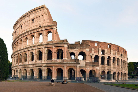 Marvel at Rome: Colosseum, Palatine Hill, Roman Forum Tour Rome: Colosseum, Palatine Hill, and Roman Forum Tour