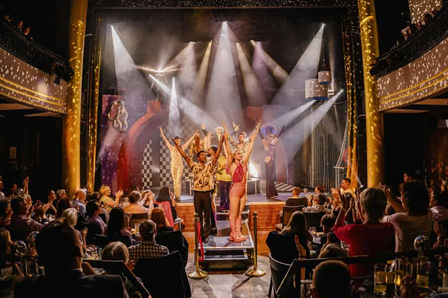 Leipzig: Krystallpalast Varieté | Show SCHWERELOS. Foto: GetYourGuide