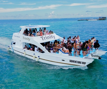 Punta Cana: impreza na łodzi z nurkowaniem, alkoholem i hip-hopem