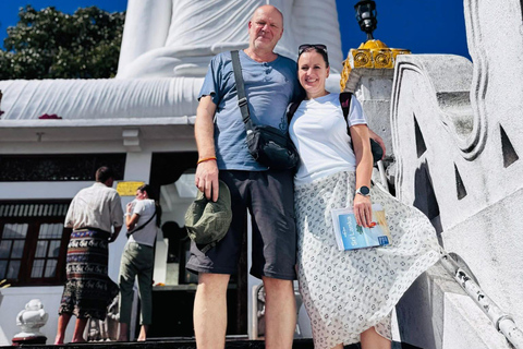 Kandy: Guided City Tour/Temple of the Tooth & Tea Factory