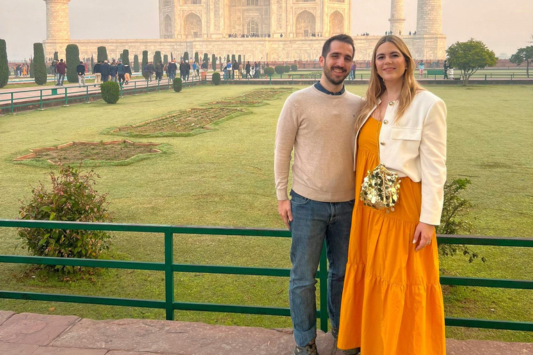 From Delhi: Taj Mahal & Agra Private Tour with 5* Meal Only Private Tour Guide ( No Tickets and Transport )