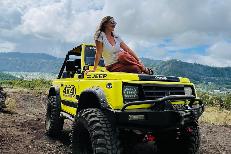 Kintamani hora dorada en jeep explora la montaña y las rocasKintamani: excursión de la hora dorada en jeep para explorar la montaña y las rocas