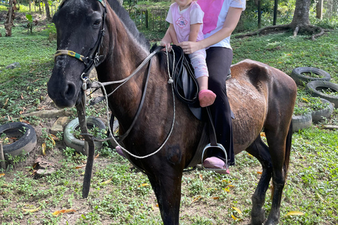 Ecoaventura en el campo a caballo cerca de Cartagena