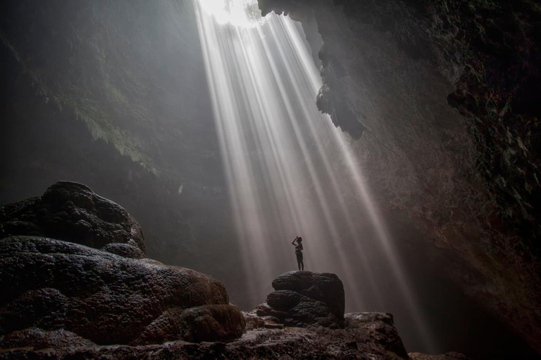 Yogyakarta: Cueva de Jomblang y Cueva de Pindul Tour privado con almuerzo