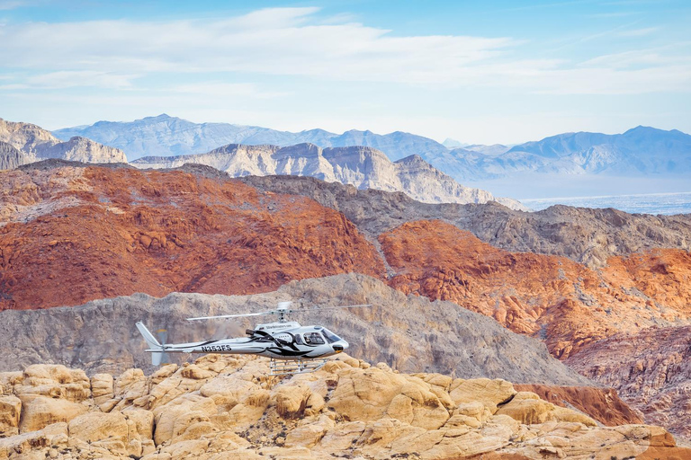 Las Vegas: Red Rock Canyon and Vegas Strip Helicopter TourPremium Red Rock Canyon and Las Vegas Helicopter Tour