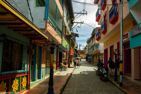 Guatapé Tour: Alto del Chocho Farm & Piedra del Peñol