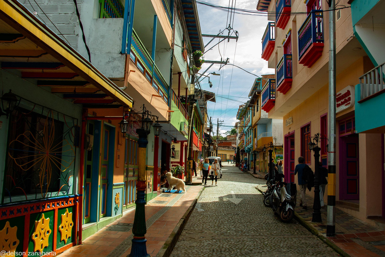 Guatapé Tour: Alto del Chocho Farm & Piedra del Peñol