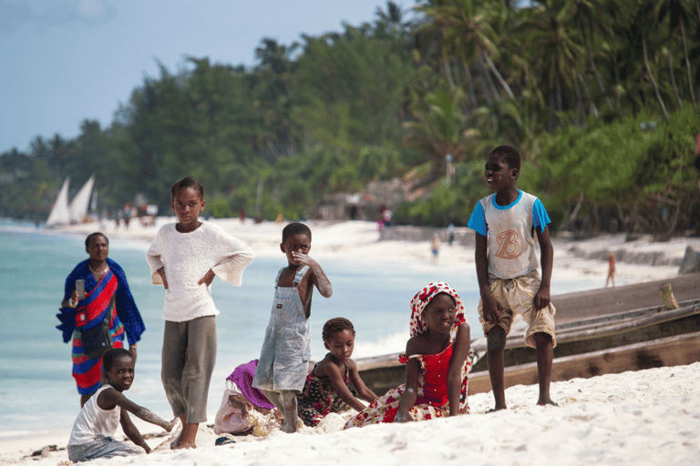 Dwudniowa przygoda na Zanzibarze: Więzienna Wyspa i Sandbank w komplecieKaribu Zanzibar: Wyspa Więzienna i Ławica