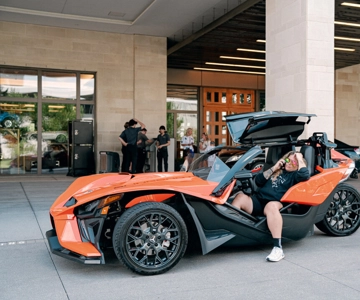 Arlington: Slingshot Rental with Unlimited Mileage