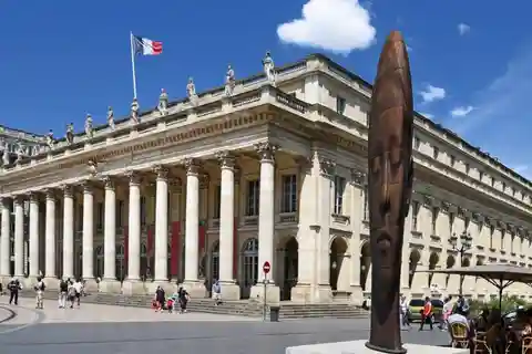 Bordeaux highlights small group tour from Biarritz