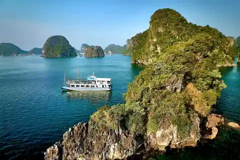Bahía de Halong: Crucero de un día con cuevas, kayak y fiesta al atardecer