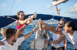 Barcelona Badalona : Segelboottour, Snacks, Getränke, Schwimmen