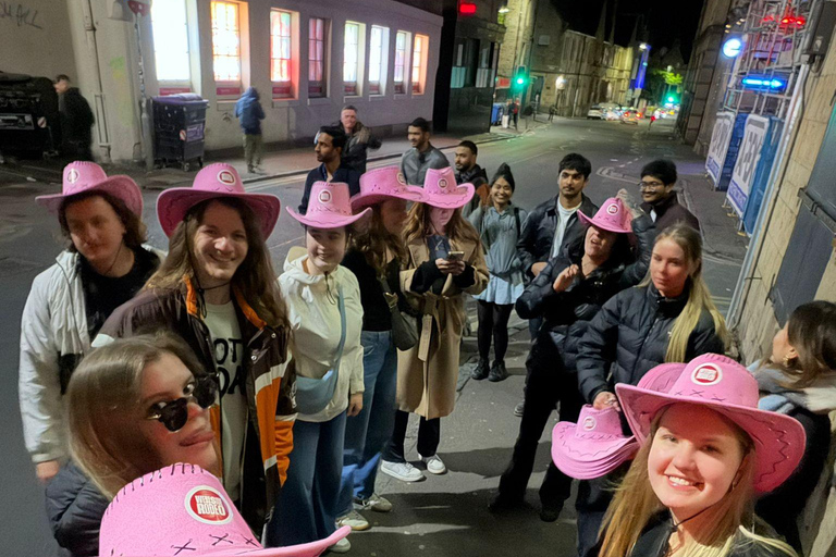 Glasgow: Guided Pub Crawl with Shots and Drink Discounts