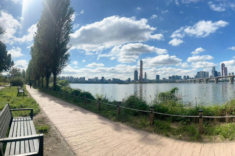 Seoul: Han River Bike Ride with Ramyeon Experience Seoul: Han River Bike Ride with Ramyeon Lunch