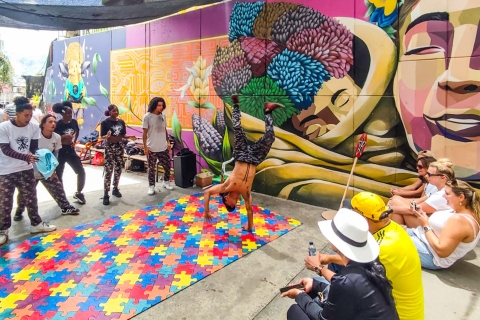 Medellin: Comuna 13 Historia i Graffiti Tour i przejażdżka kolejką linowąMedellin: wycieczka po Comuna 13 i przejażdżka kolejką linową w języku angielskim