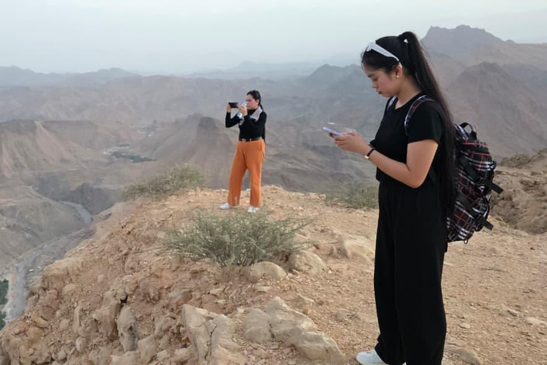 Muscat: Saal Walk Guided Hike with Sunset & City Views Tour