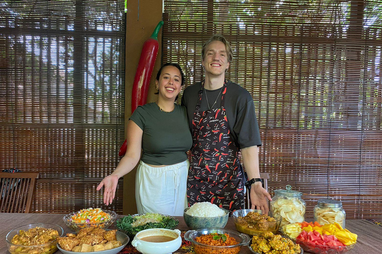 Yogyakarta: Corso di cucina con tour del mercato tradizionaleCon servizio di prelievo e rientro in hotel