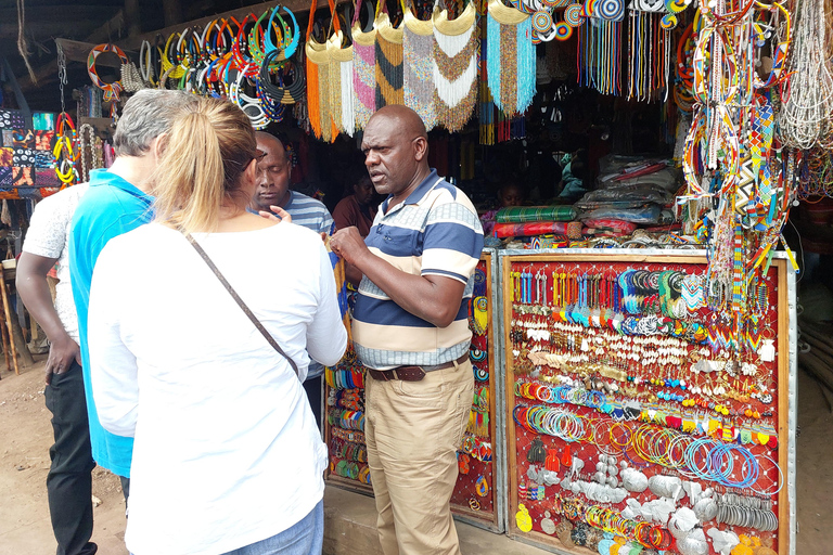 Nairobi: Kariakor Maasai Market Guided Shopping Tour Group of 4 plus