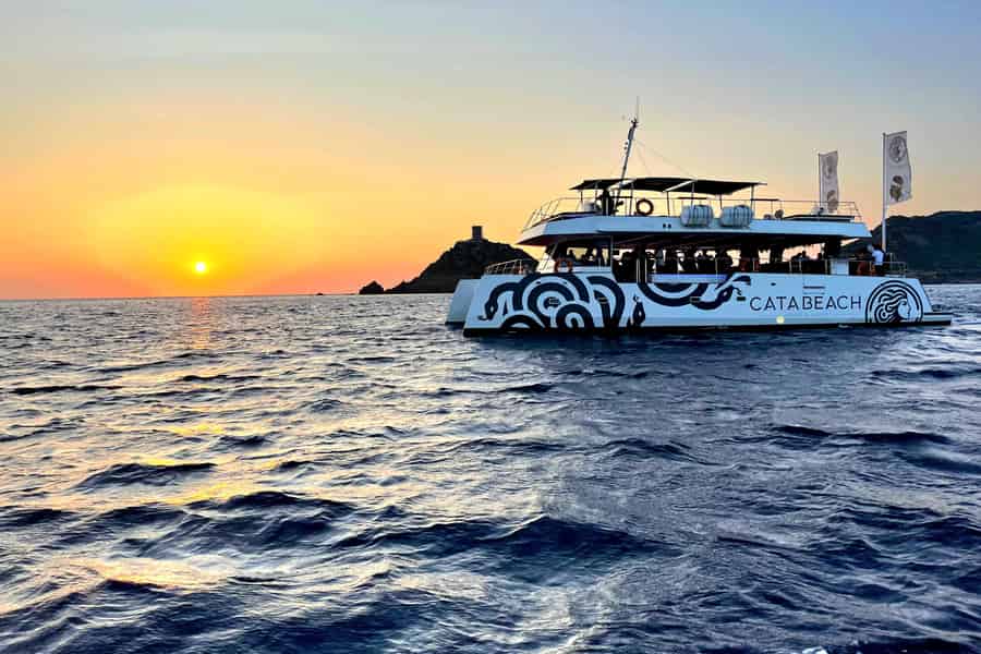 Ajaccio: Sonnenuntergang vor den Sanguinaires-Inseln. Foto: GetYourGuide Ajaccio: Sonnenuntergang vor den Sanguinaires-Inseln. Foto: GetYourGuide