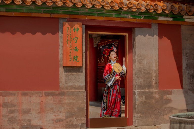 Beijing: Chinese Qing Dynasty Costume Travel Photography