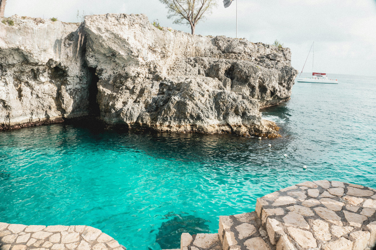 Grand Palladium: Jamaican Welcome & Resort Arrival Airport to Grand Palladium – Private Arrival