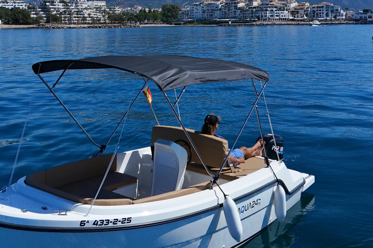 ماربيا: تأجير قوارب بدون ترخيص لمشاهدة الدلافينإيجار لمدة 30 دقيقة