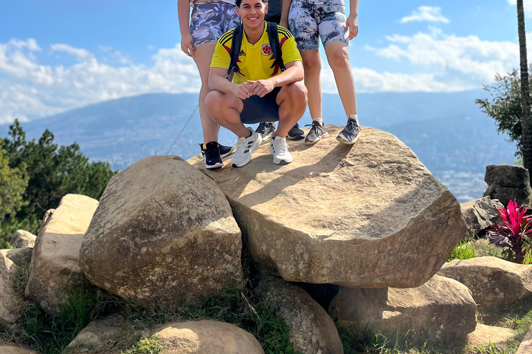 MEDELLÍN: Wanderung zu den Wolken: Erkunde den Cerro de las 3 Cruces (3-Kreuze-Berg)